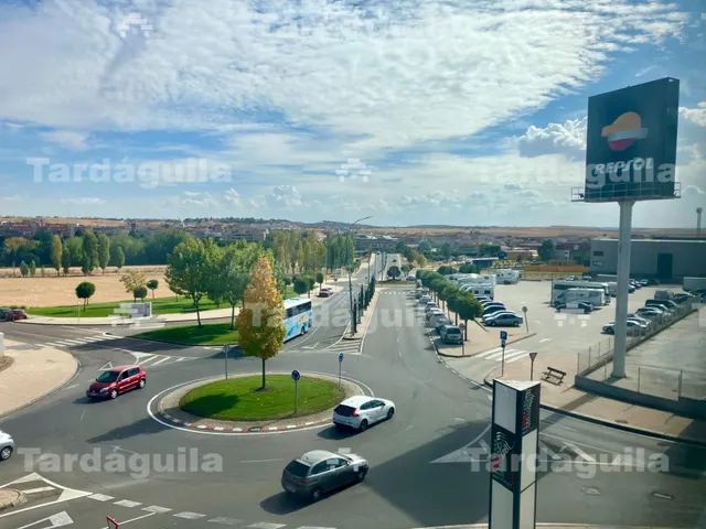 ALQUILER DE LOCAL EN EDIFICIO COMERCIAL - foto 4