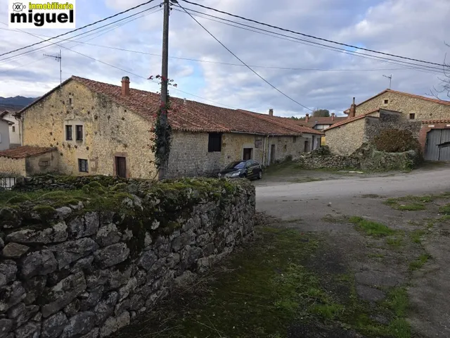 Se vende gran casa de piedra con cuadra anexa en Herrerías — 31