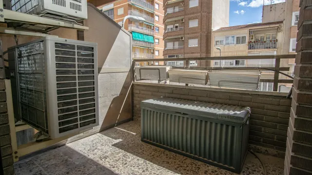 Piso en  Gran Avenida de Elda, buena orientación, amplio e inmejorable ubicación. — 16