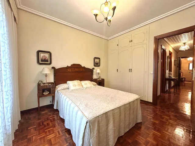 Piso amplio y luminoso con 3 habitaciones y grandes balcones en San Juan — 16