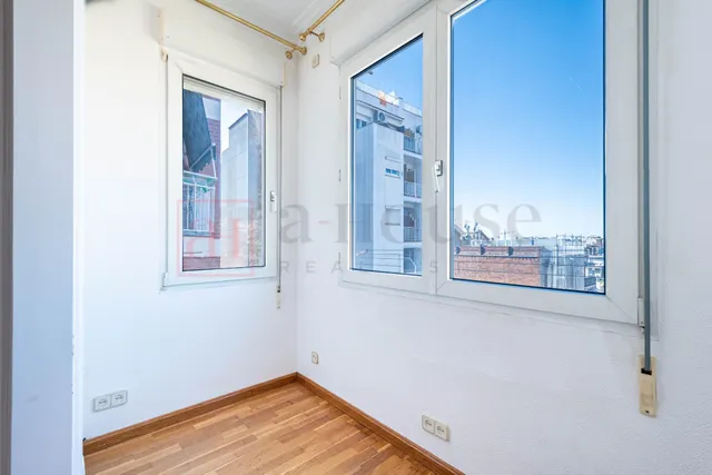 ESPECTACULAR PISO PARA ENTRAR A VIVIR EN VILA DE GRACIA — 23