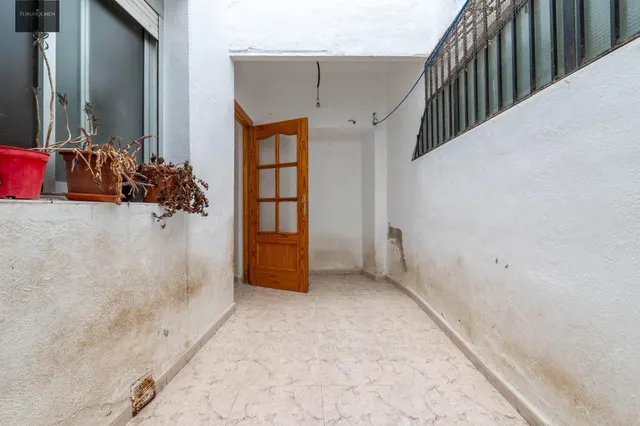 Amplia Casa en Venta en Guadix - Oportunidad de Inversión — 43