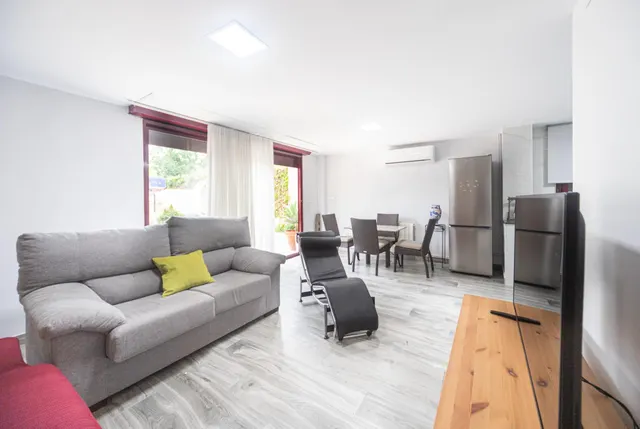 Ponemos a la venta este precioso y peculiar chalet con piscina privada. — 26