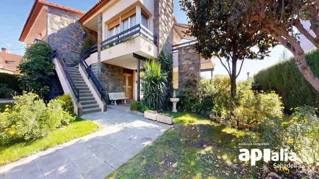 ESPECTACULAR CASA !!