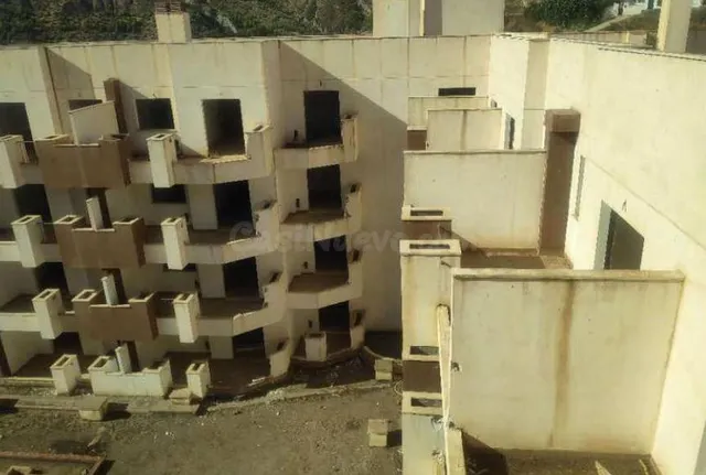Edificio de Obra parada (WIP) 71 Apartamentos + Local + 56 T - foto 5