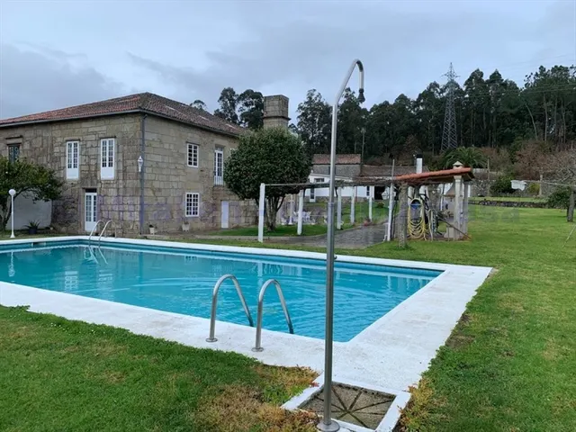 SE VENDE ESPECTACULAR CASA CON PISCINA Y AMPLIO JARDÍN CON A - foto 5
