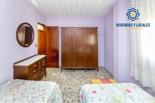 Local + vivienda en Avda. Cadiz — 26