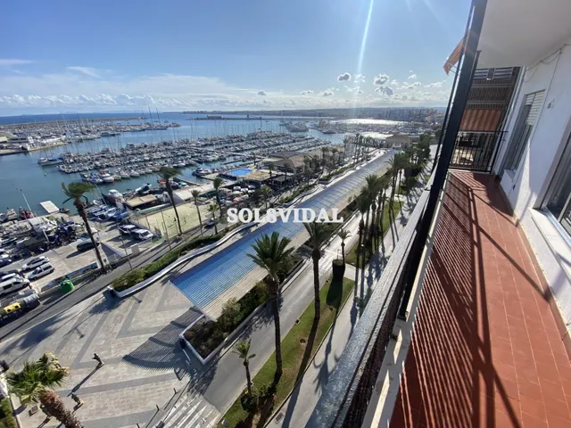 PRIMERA LÍNEA DE PLAYA FRENTE CLUB NÁUTICO EN TORREVIEJA. - foto 2