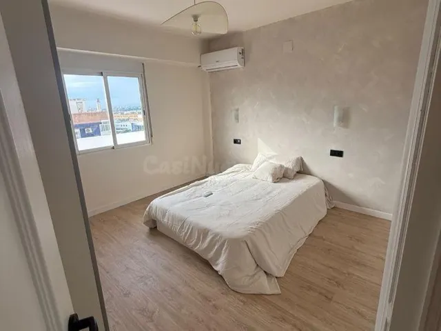 Exclusivo Ático Reformado con Terraza de 25 m2 en la misma A - foto 4