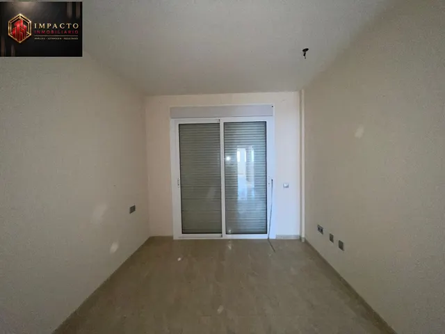 Piso en venta en Avenida Cañada Julián — 16