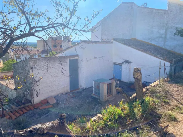 CASA CON TERRENO AMPLIO EN LA FONT DE LA FIGUERA — 26