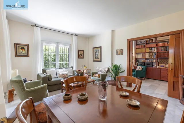 Chalet pareado con piscina, jardín y bonitas vistas a Granada en La Zubia — 9