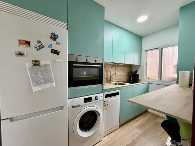 Piso reformado de tres habitaciones con terraza — 17