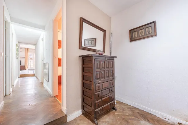 VIVIENDA CON MUCHAS POSIBILIDADES EN CALLE FUENCARRAL — 7