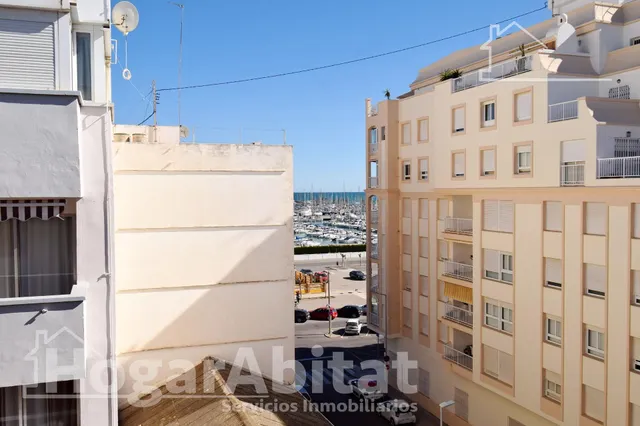 PRECIOSO ÁTICO REFORMADO Y TOTALMENTE EXTERIOR Y CON VISTAS AL PUERTO — 46