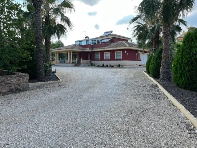 Espectacular chalet independiente en Totana con parcela de 5
