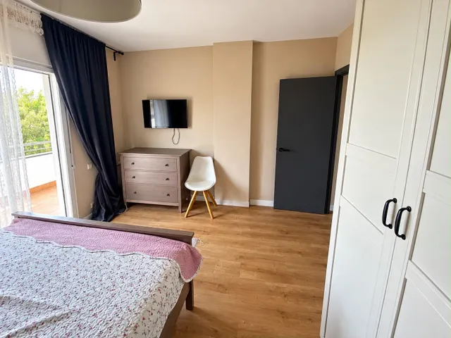 Casa pareada con jardín privado, dos terrazas y amplio garaje en Calafell — 14