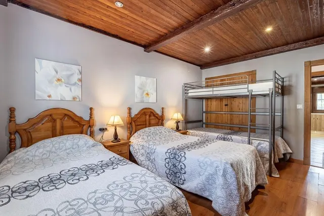 Chalet independiente con pozo propio y placas solares — 18