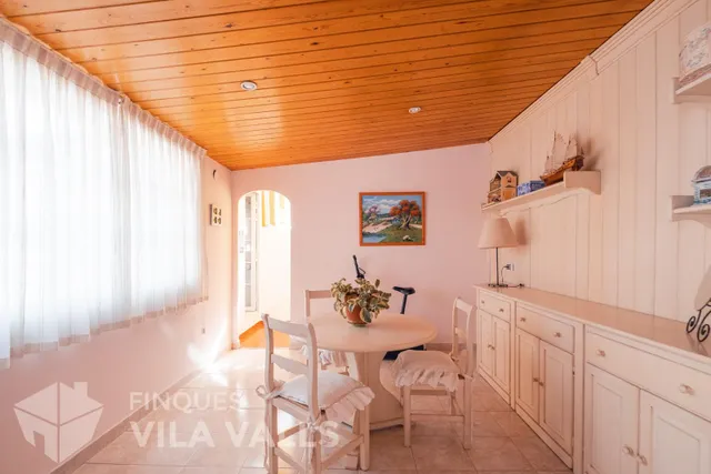 Casa con garaje para 5 coches, 2 terrazas y amplios espacios familiares — 34