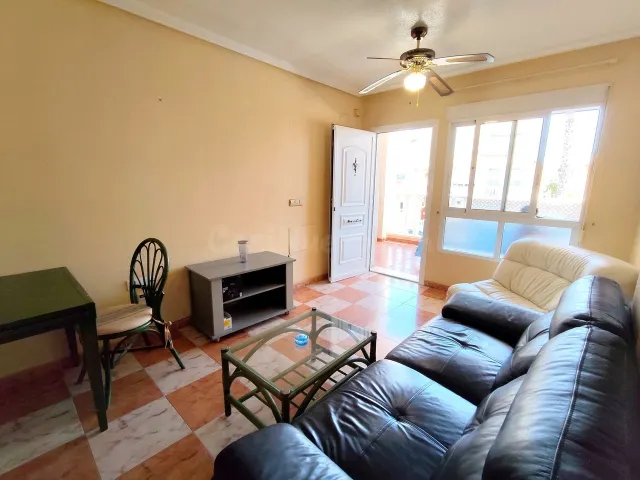 Encantador Apartamento de 2 Dormitorios con Piscina en Villa - foto 4