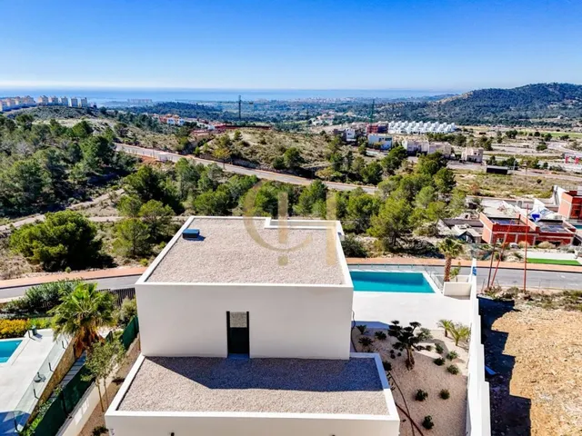 Moderna villa independiente con piscina privada y garaje — 44