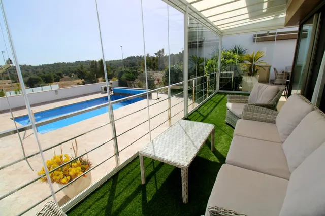 Villa de 5 dormitorios con vistas despejadas, zona San migue - foto 5