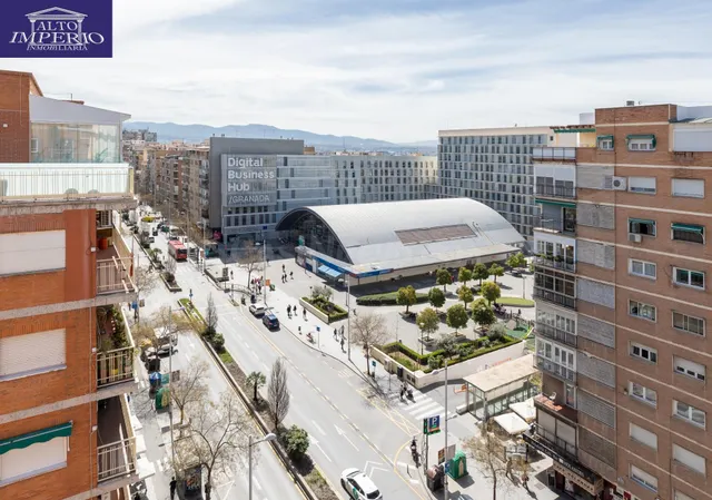 SALE A LA VENTA EXTRAORDINARIO ATICO "REFORMADO" EN GRANADA - foto 3