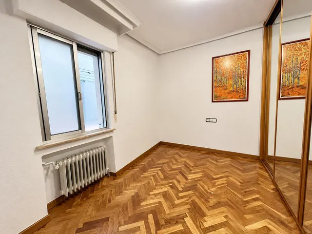 Tres dormitorios, gran salón y ubicación estratégica — 240.000 € — 18