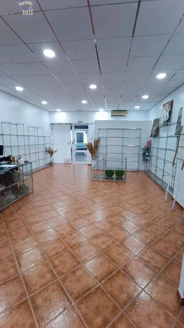 SE VENDE LOCAL COMERCIAL EN ZONA CERCANO A CENTRO — 3