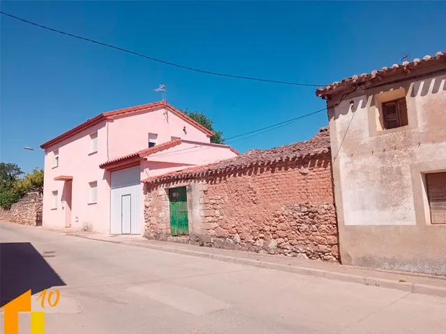 Casa para reformar íntegramente en Arcos de la Llana. — 12