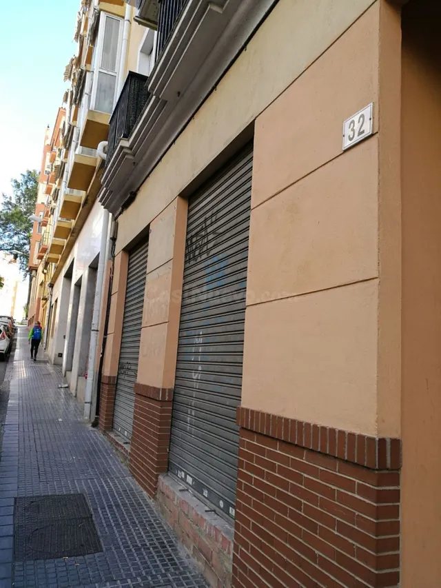LOCAL EN CALLE CAPUCHINOS EN BRUTO APTO PARA CUALQUIER NEGOC - foto 3
