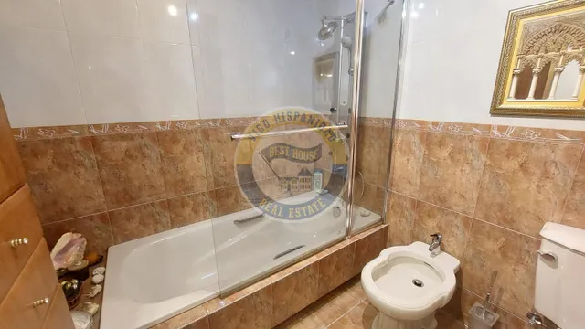 Piso totalmente exterior en Avenida de Madrid – céntrico, luminoso y con garaje — 16