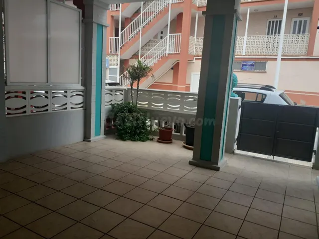 Casita en Playa de Bellreguard, con acceso a dos calles - foto 2