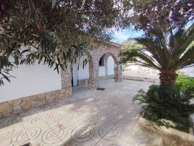 GRAN CASA A CUATRO VIENTOS A LA ENTRADA DE MAS CARBO — 2