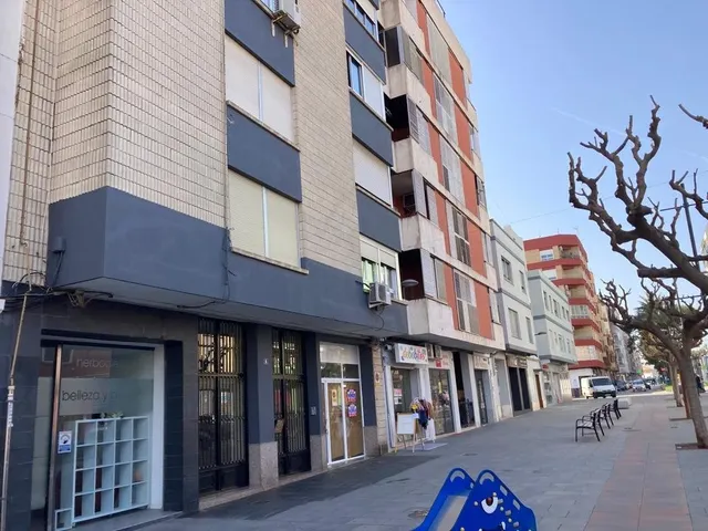 VENTA DE LOCAL COMERCIAL CENTRICO EN BENIFAIO — 10