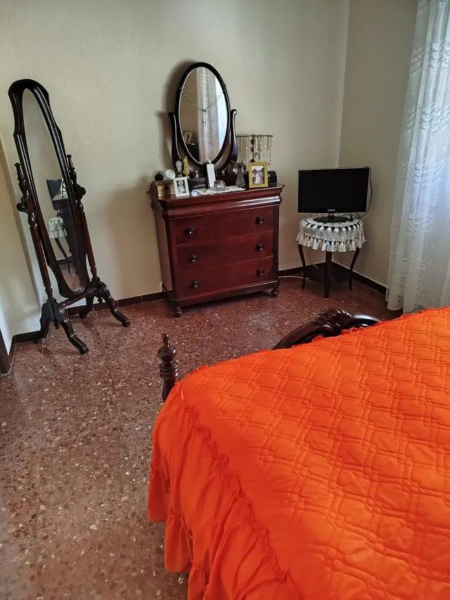 Se vende chalet independiente en Algeciras, zona colonia san miguel. — 40