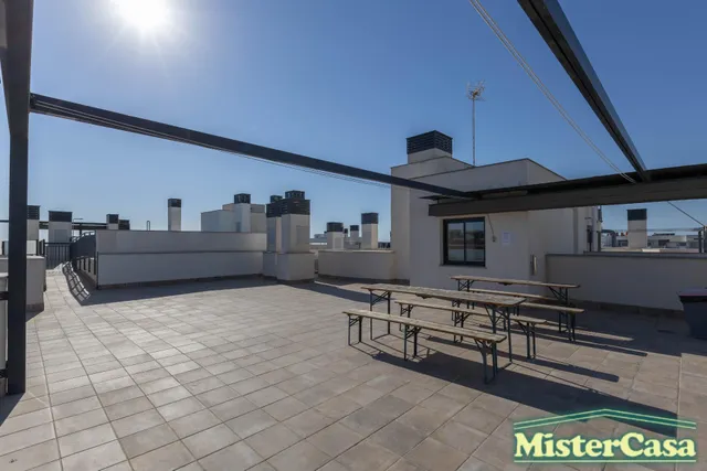 ¡¡¡EXCLUSIVA!! ROTA  Piso de 4 dormitorios, 2 baños, garaje y trastero. Gran patio privado y piscina comunitaria. — 48