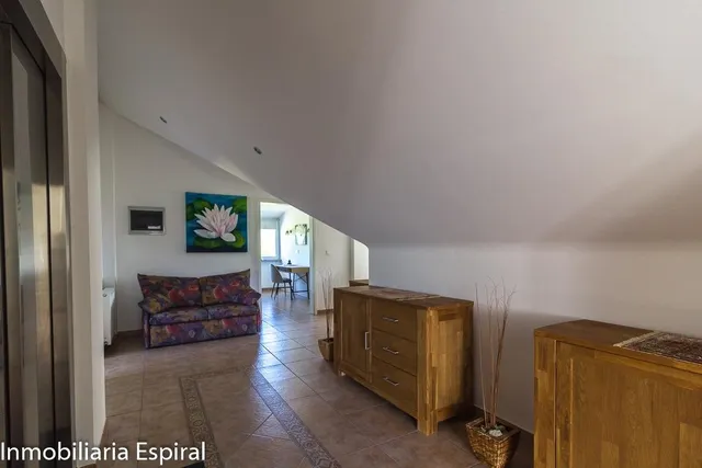 Impresionante Chalet en Abegondo con Vistas al Valle . — 35