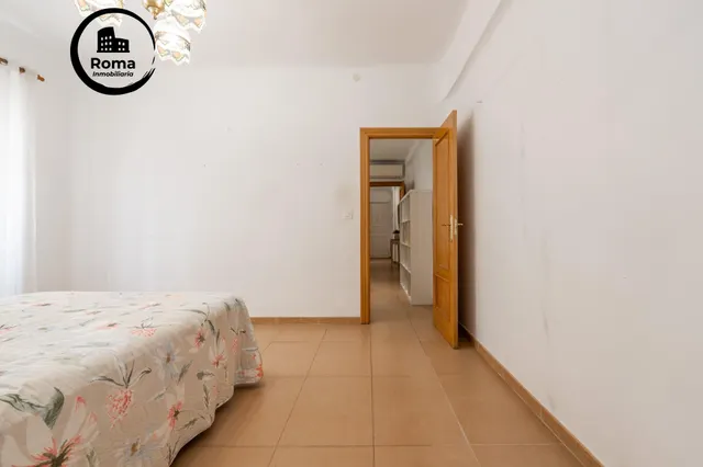 Piso de 87 m2 con 3 dormitorios en Pedro Antonio de Alarcón 27, junto a Recogidas — 38