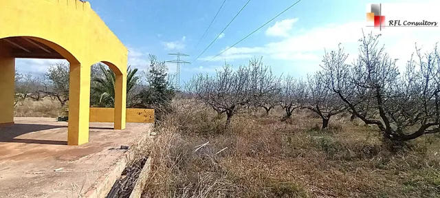 GRAN PARCELA CON VIVIENDA CERCA DEL MAR - foto 3