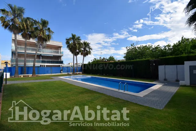 SEMINUEVO CON TERRAZA, PISCINA Y GARAJE CERCA DE LA PLAYA - foto 2