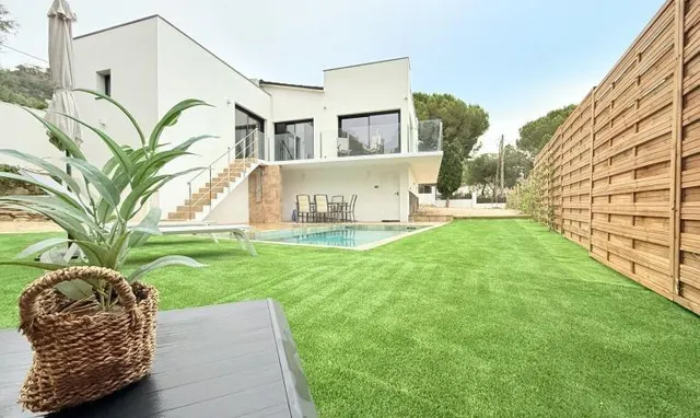 VILLA REFORMADA CON LICENCIA TURÍSTICA - foto 2