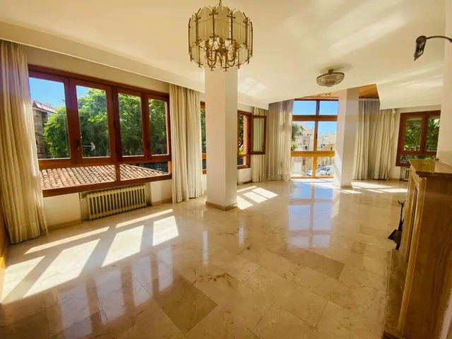 ✨ Amplio piso con gran potencial en Santa Catalina ✨ — 2