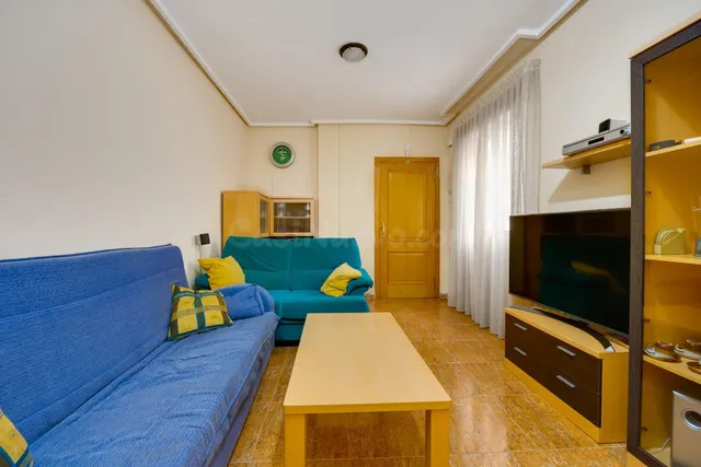 Apartamento de 1 dormitorio con garaje y piscina comunitaria - foto 2