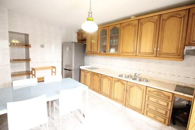 EXCELENTE CASA EN EL CENTRO DE BAZA!!!! - foto 5