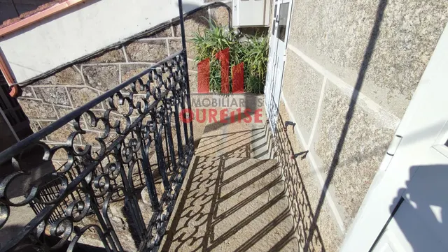 CASA DE PIEDRA CON PATIO Y TERRAZA CON BUENAS VISTAS EN LA ZONA DE CASTRELO. — 15