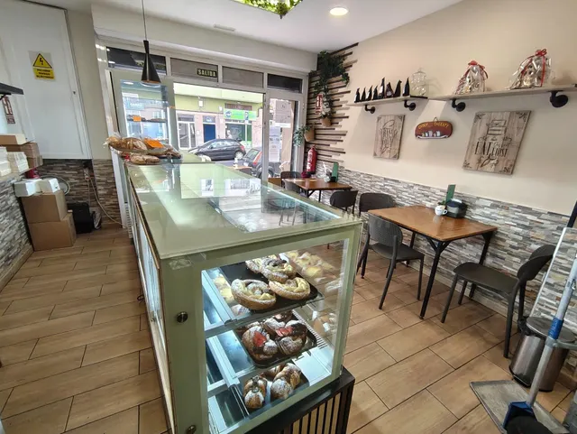 Cafetería – Pastelería Italiana en funcionamiento con terraz - foto 2