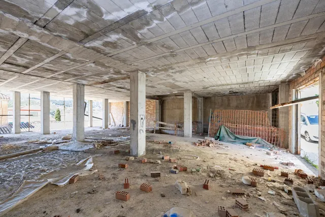Local comercial + derecho de sobreedificación en Cenes de la Vega | Proyecto residencial de hasta 8 viviendas — 8