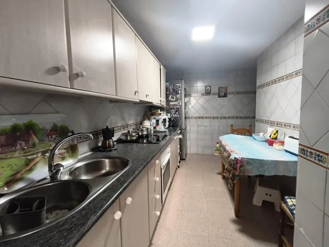 ¡BAJO EN VENTA EN LOS BARRIOS! — 4