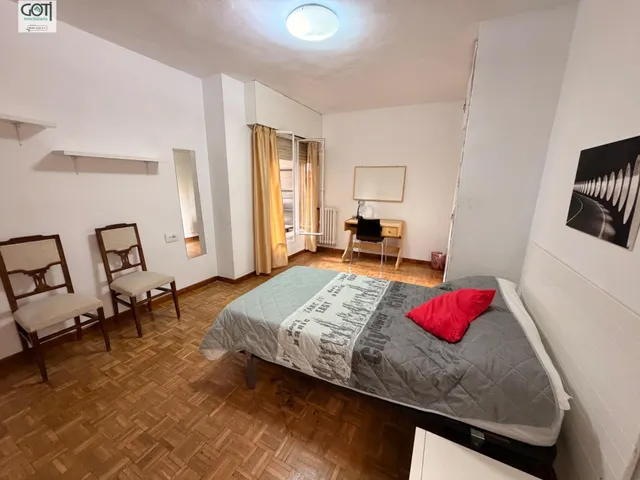 Amplio y Moderno Piso en el Corazón de Granada por €900 — 17